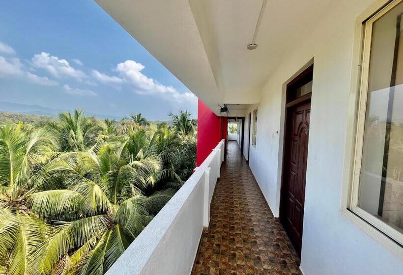 Отель Martins Crest