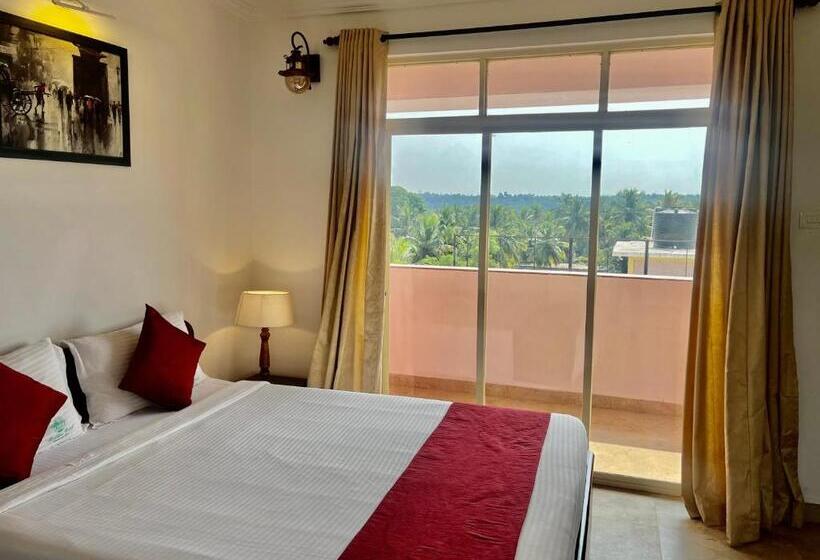 Отель Martins Crest