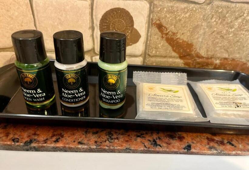 Отель Martins Crest