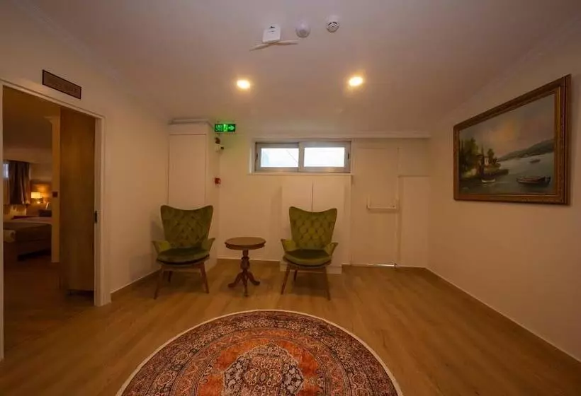 هتل Porta Romanos