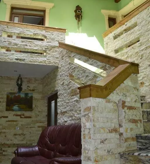 Hotelli Pensiunea Nobil Medieval