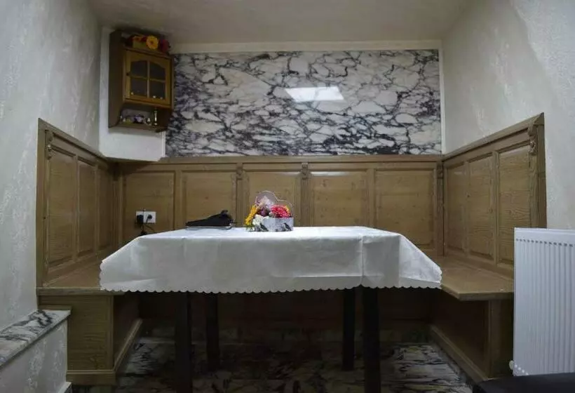 Hotelli Pensiunea Nobil Medieval