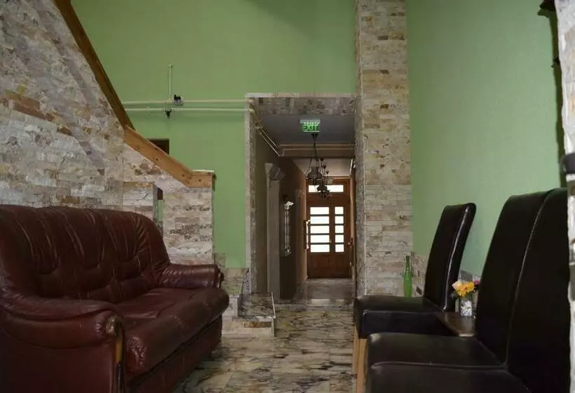 Hotelli Pensiunea Nobil Medieval