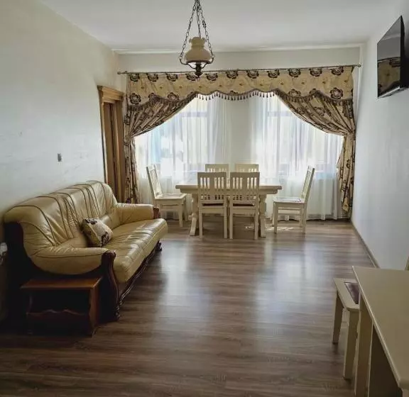 Hotelli Pensiunea Nobil Medieval