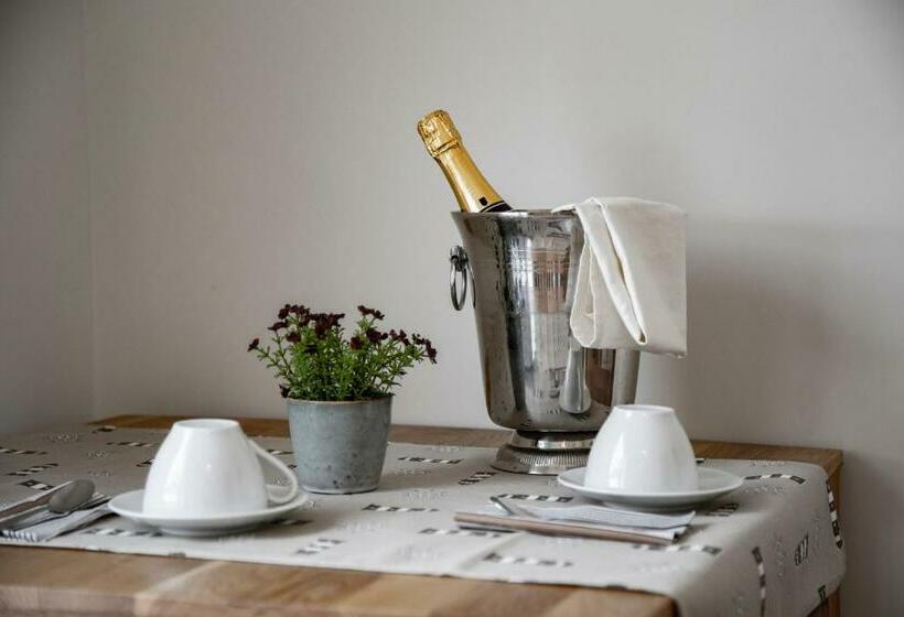 تختخواب و صبحانه Il Granello