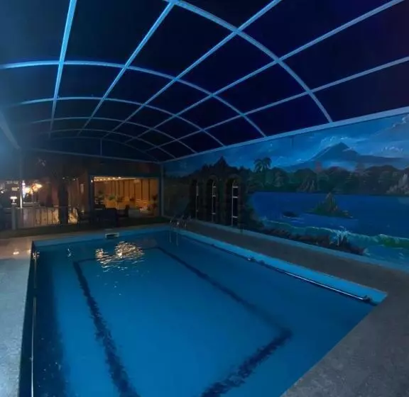 فندق ادوماتو Adomato