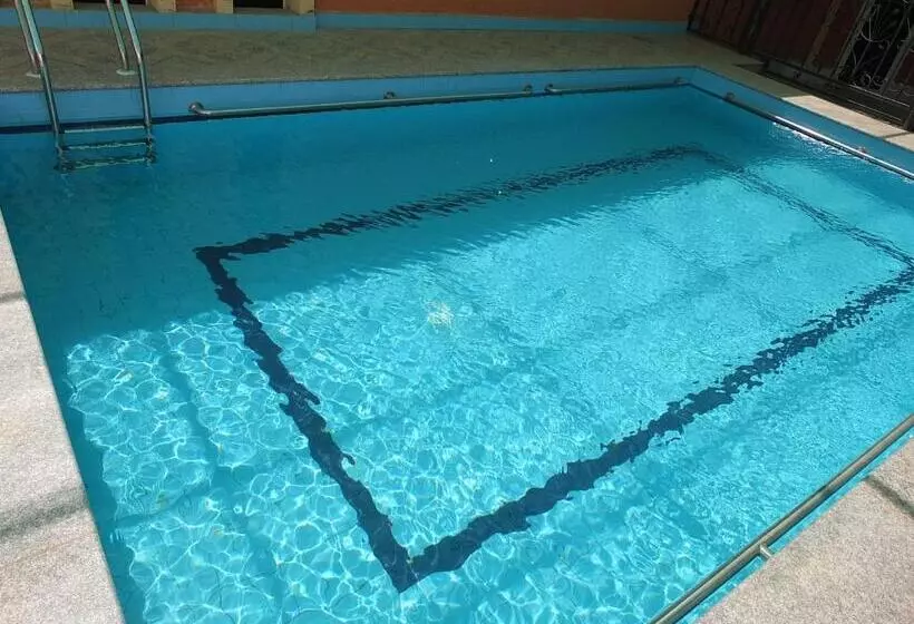 فندق ادوماتو Adomato