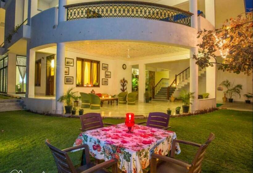 בית מלון כפרי Devraj Villa  Luxury Pool Villa Udaipur