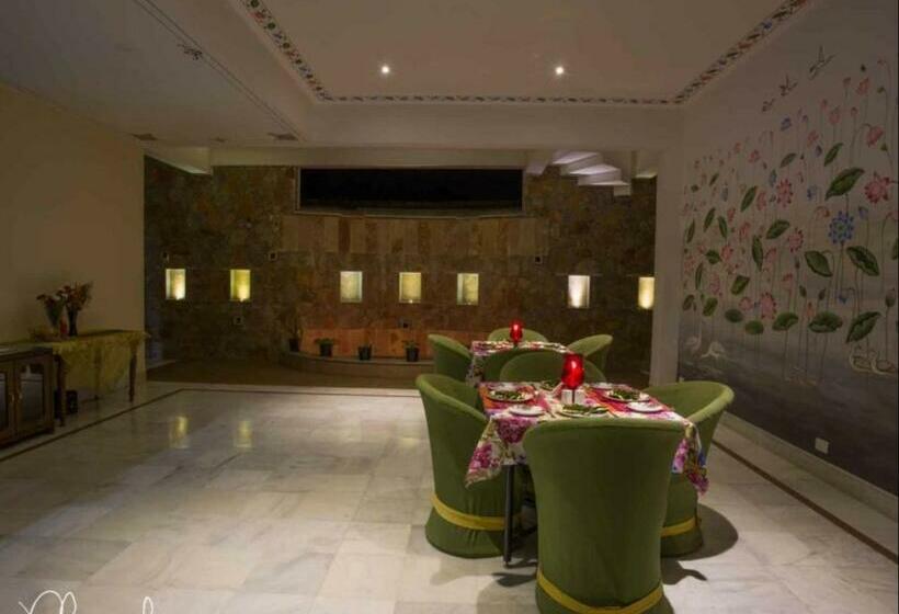 בית מלון כפרי Devraj Villa  Luxury Pool Villa Udaipur