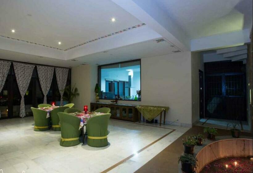 בית מלון כפרי Devraj Villa  Luxury Pool Villa Udaipur