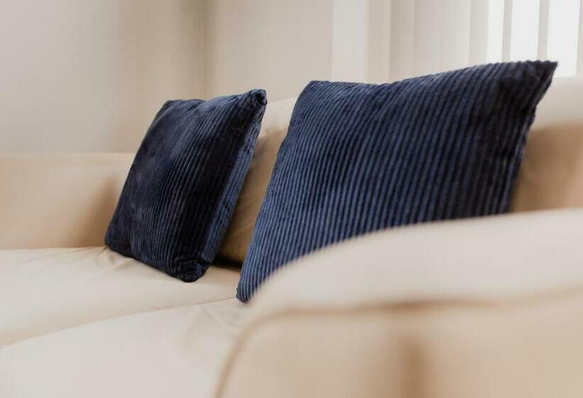 Platform City Studio With Parking