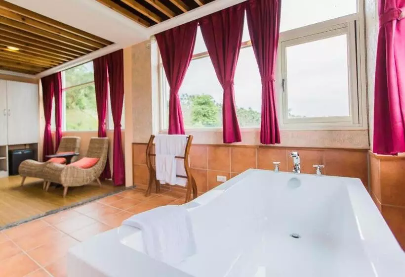 هتل Sun Hola Villa