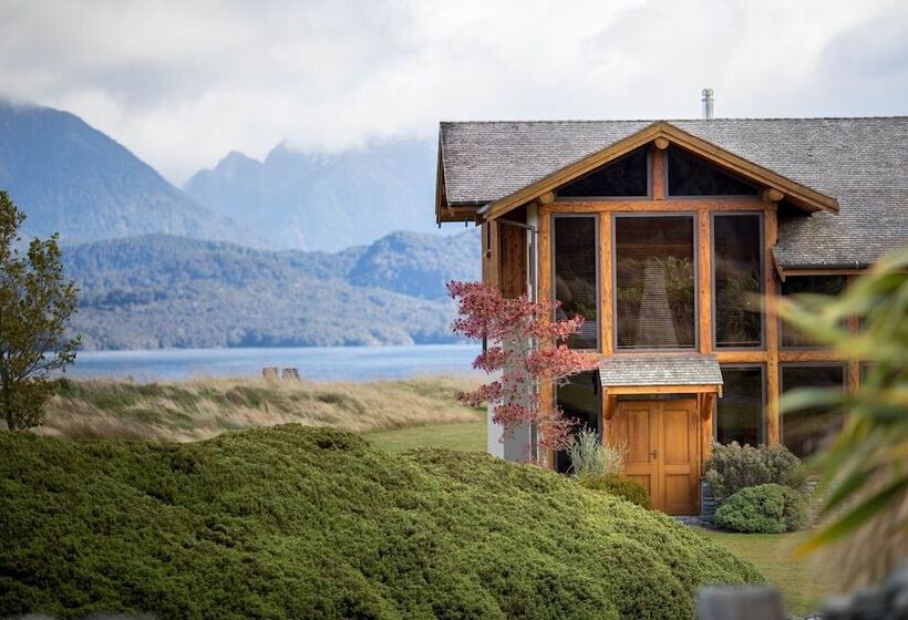 Отель Fiordland Lodge