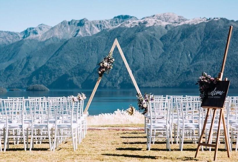 Отель Fiordland Lodge