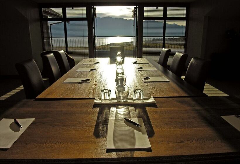 Отель Fiordland Lodge