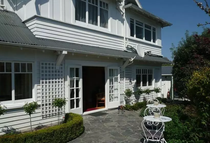 Отель Kershaw House Boutique Accommodation