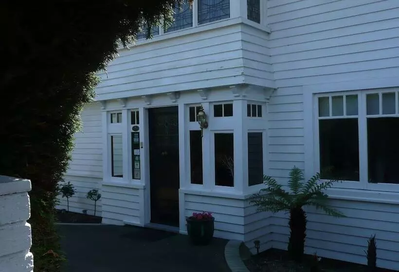 Отель Kershaw House Boutique Accommodation