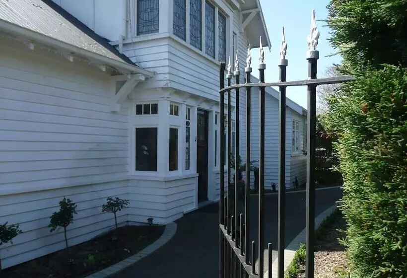 Отель Kershaw House Boutique Accommodation