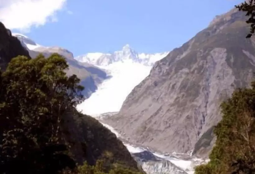 בית מלון כפרי Misty Peaks Guesthouse