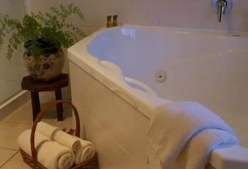 בית מלון כפרי Misty Peaks Guesthouse