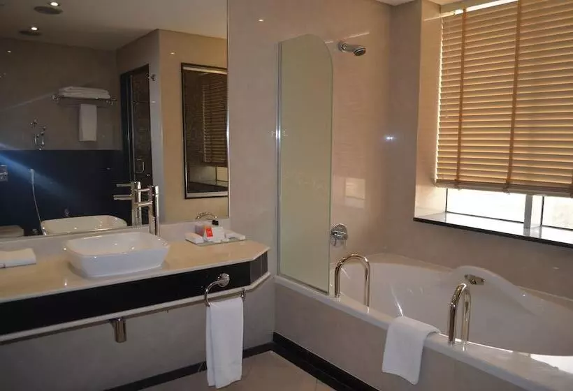 Hotel Ramada By Wyndham Al Khobar