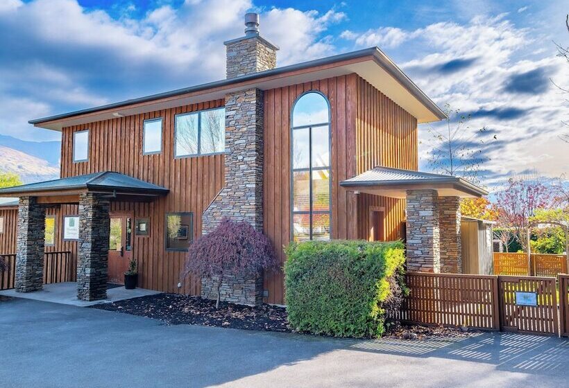 فندق Wanaka Springs Lodge