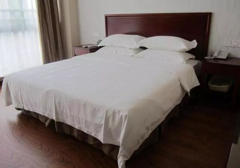 Hotelli Greentree Inn Shandong Jining Weishan Lake National Wetland Park Business