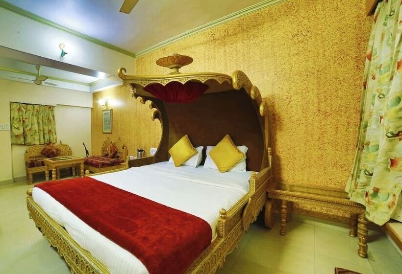 호텔 Samrat International