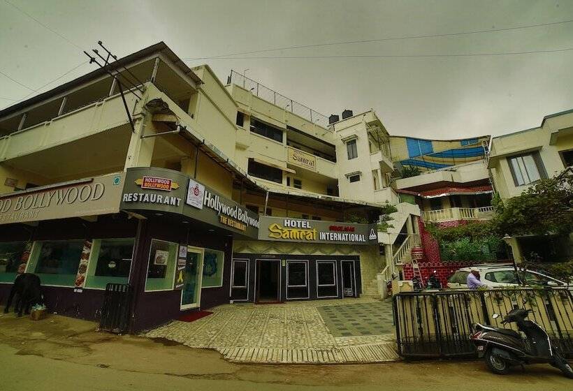 호텔 Samrat International