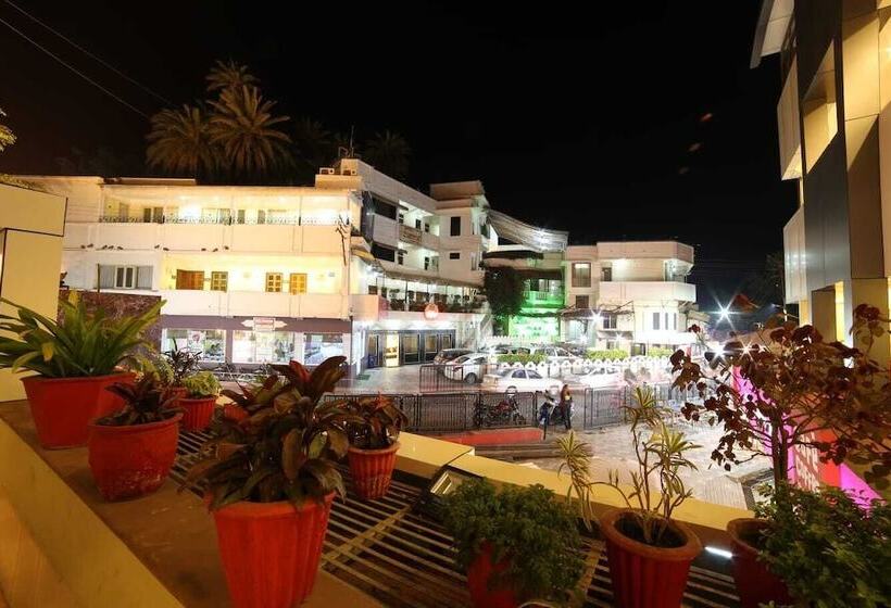 호텔 Samrat International