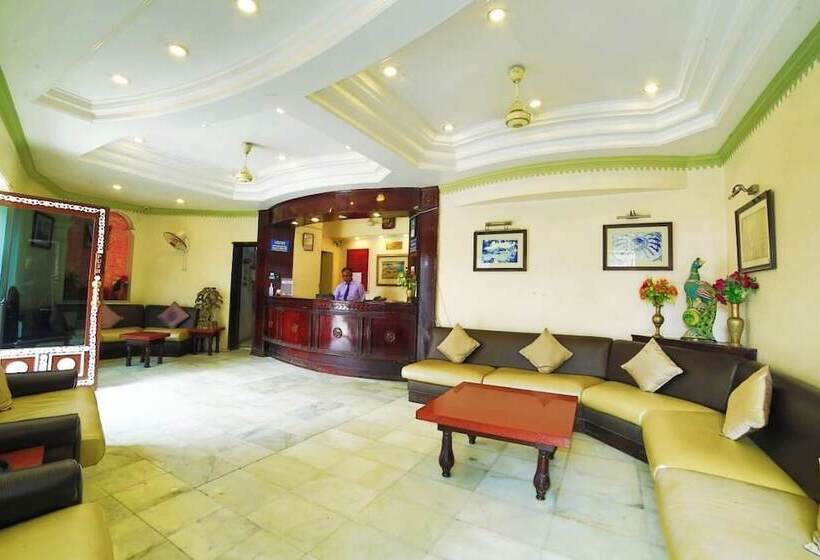 호텔 Samrat International