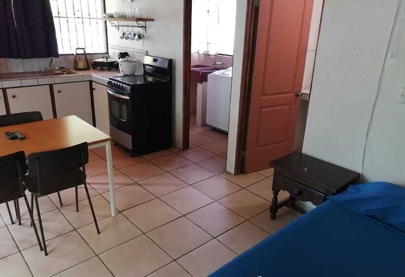 هتل Cahuita Lodge