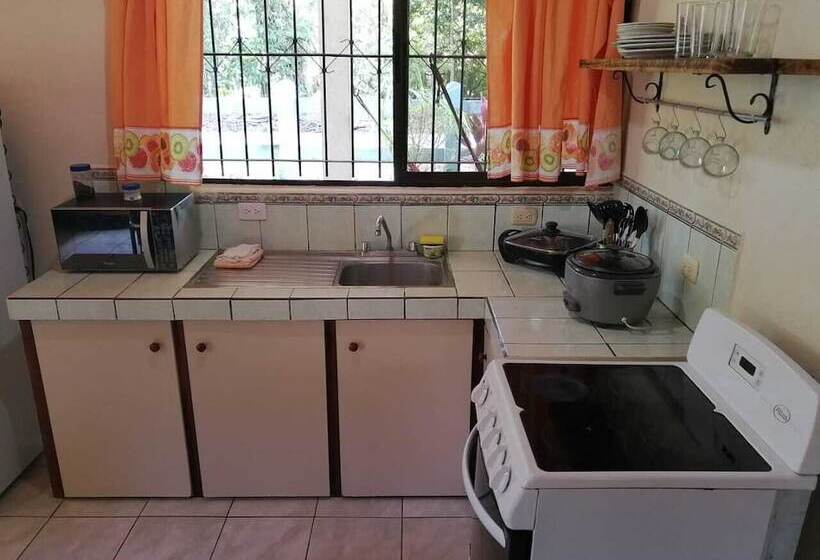 هتل Cahuita Lodge