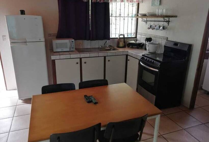 هتل Cahuita Lodge