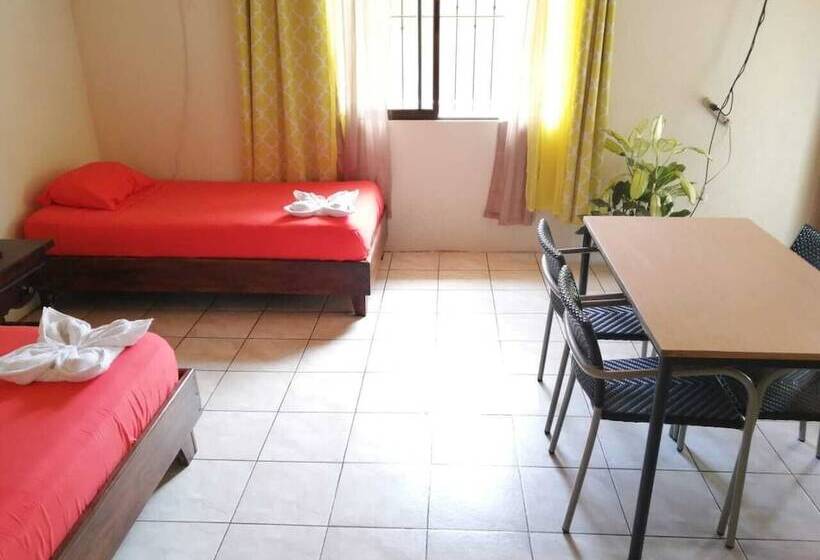 هتل Cahuita Lodge