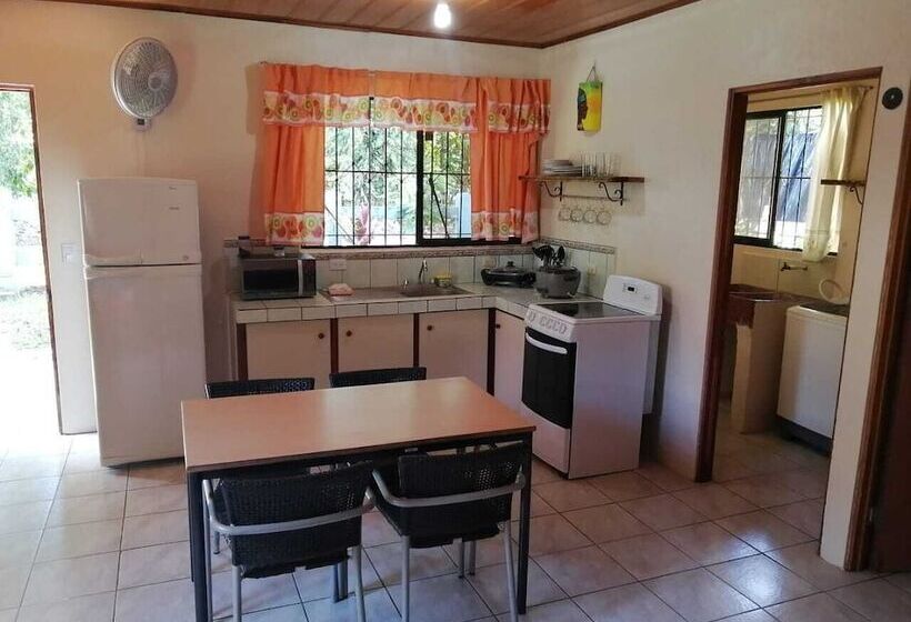 هتل Cahuita Lodge