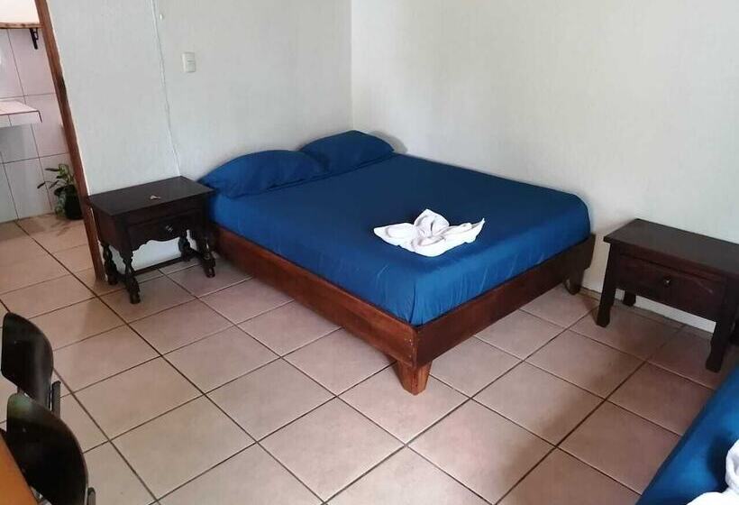 هتل Cahuita Lodge