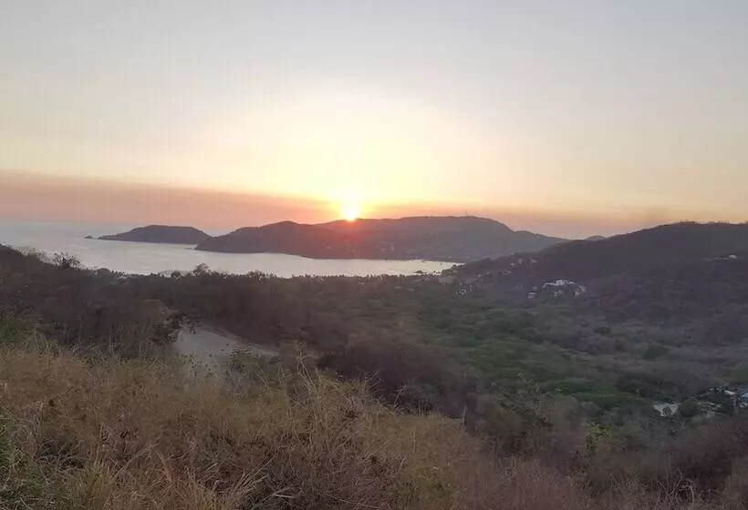 هتل Casa Arcoiris Zihuatanejo