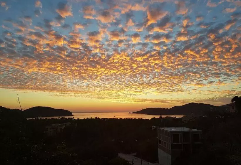 هتل Casa Arcoiris Zihuatanejo