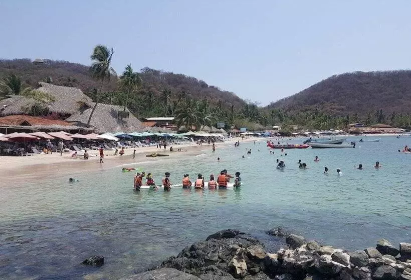 هتل Casa Arcoiris Zihuatanejo