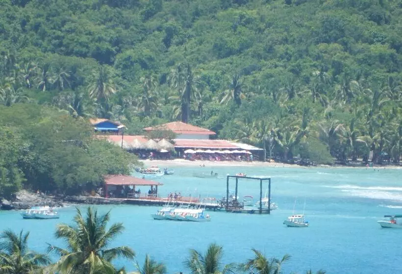 هتل Casa Arcoiris Zihuatanejo