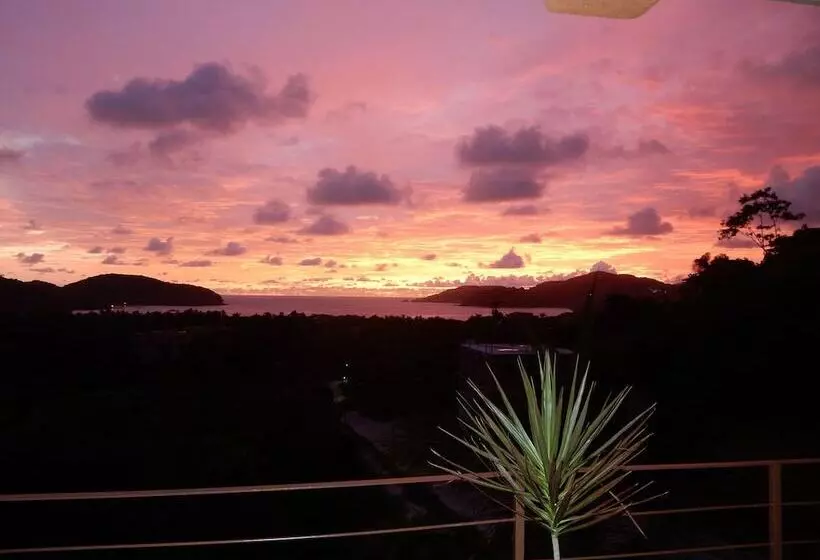 هتل Casa Arcoiris Zihuatanejo