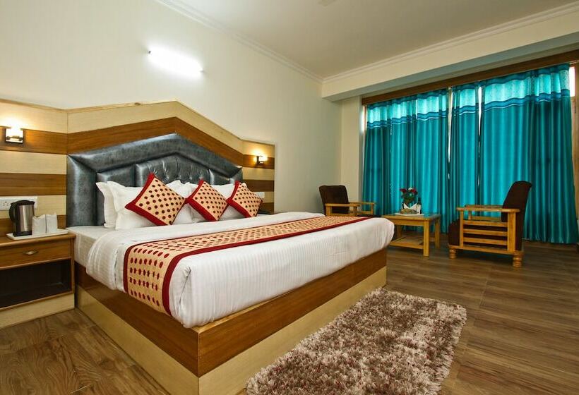 Отель Manali Green