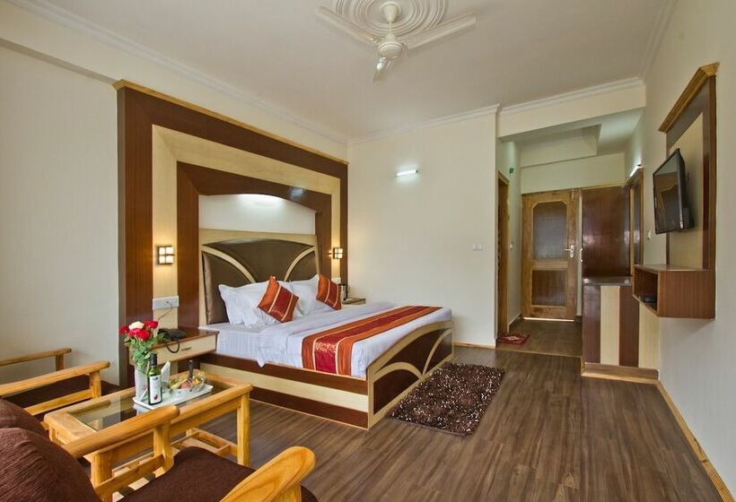 Отель Manali Green