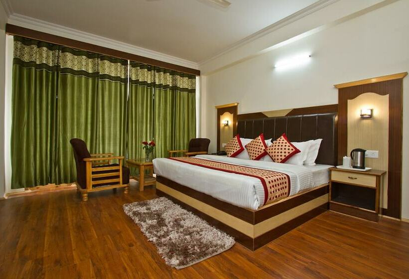 Отель Manali Green