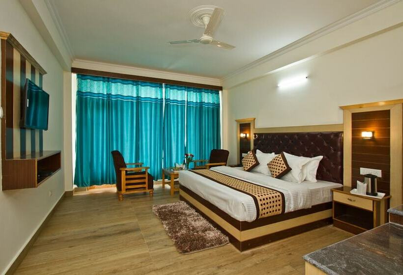 Отель Manali Green