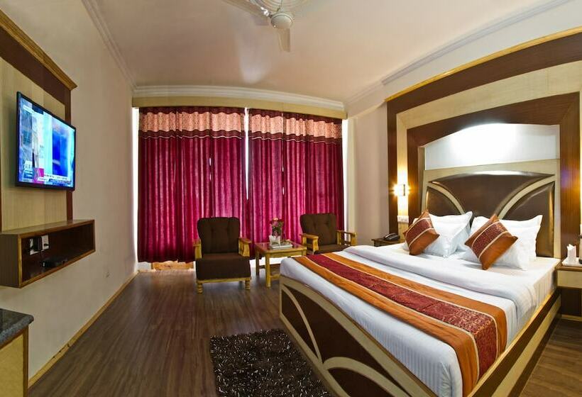 Отель Manali Green