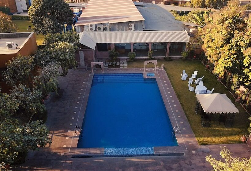 فندق Treehouse Amaara  Pure Vegetarian Resort