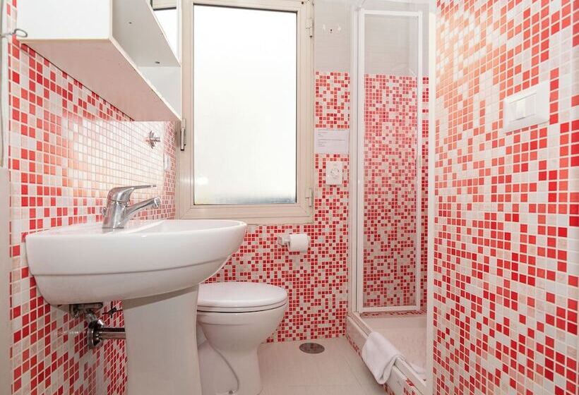 פונדק Ostello Le Sirene