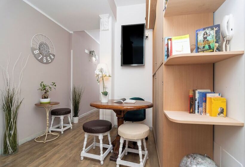 פונדק Ostello Le Sirene